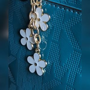 Brand new gold tone clip three chains with a two sided white daisy hanging on